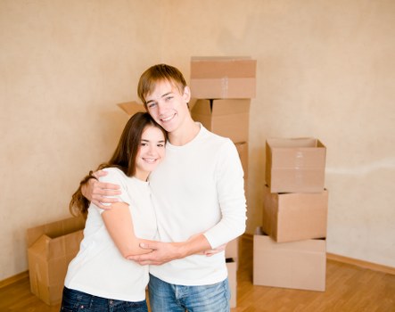 House move logistics with a moving truck in Claphampark