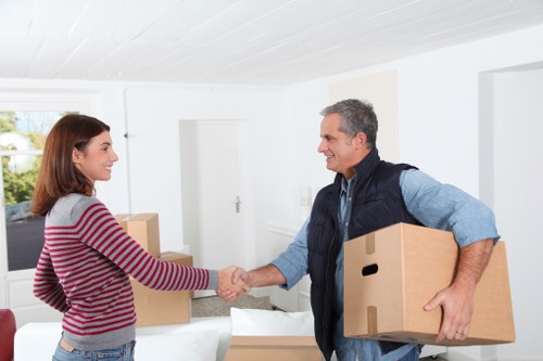 Flexible moving support with a van in Claphampark